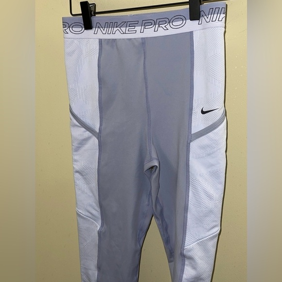 Nike Women's Pro High-Waisted 7/8 Training Leggings in Purple Size Small - Picture 3 of 9